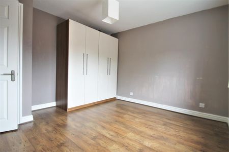 4 bed house to rent in The Birches, Bushey, WD23 - Photo 2