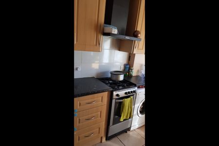 2 Bed Maisonette, Eastern Avenue, IG2 - Photo 2