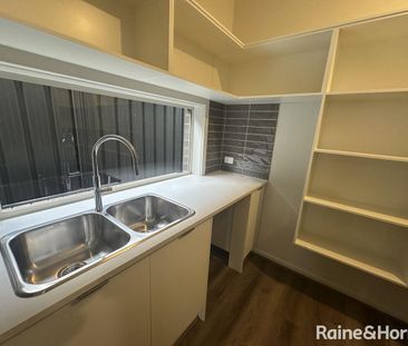 Brand New 4 Bedroom + 2 Living Areas! - Photo 6