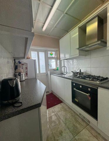 1 bedroom in a house share to rent - Photo 5