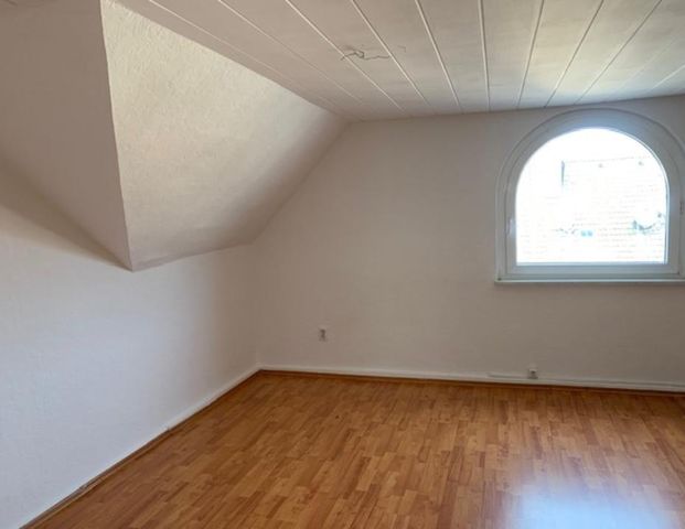 Dachgeschoß Wohnung in Gelsenk. Feldmark - Foto 1