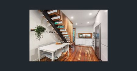 Three bedroom townhouse - Photo 2