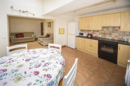 Room 3, 185 Dunluce Avenue, Belfast, BT9 7AX - Photo 4