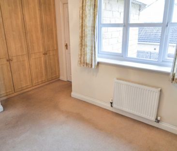 3 bed Town House - To Let - Photo 3