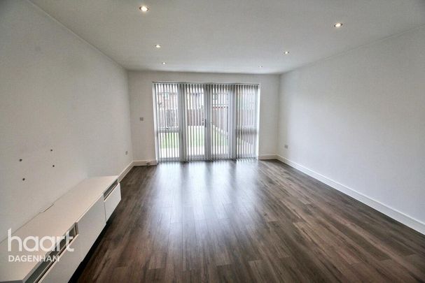 3 bedroom terraced house to rent - Photo 1