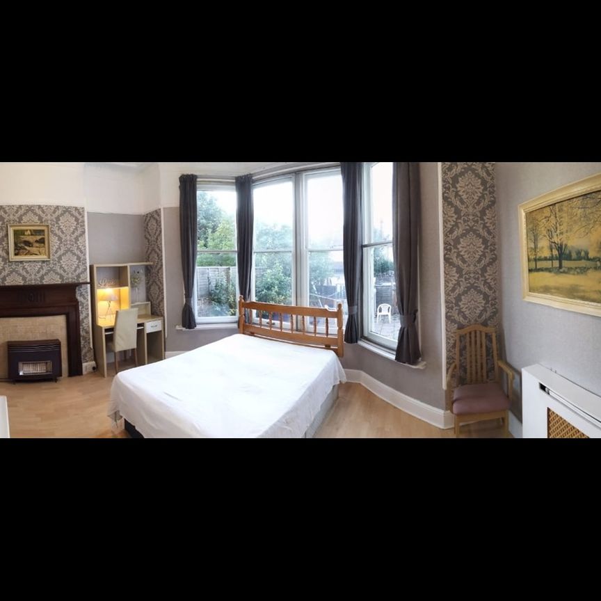 Room in a Shared House, Henleaze Road, BS9 - Photo 1