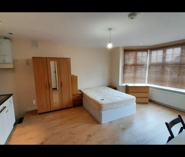 Studio Flat, Highfield Avenue, NW11 - Photo 3