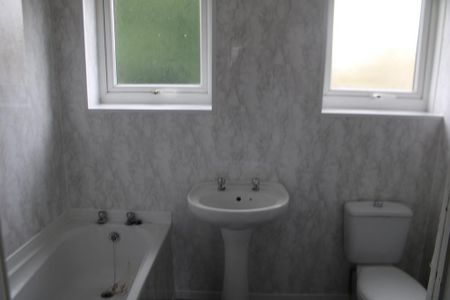 3 bedroom terraced house to rent - Photo 3