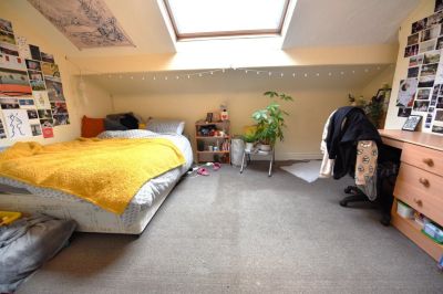 7 bedroom Flat in Woodsley Road, Leeds - Photo 3