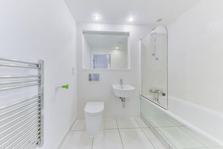 3 bedroom flat to rent - Photo 4
