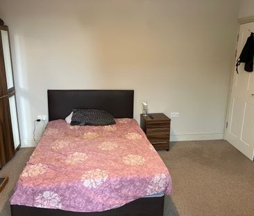 1 bed house / flat share to rent in South Street - Photo 4