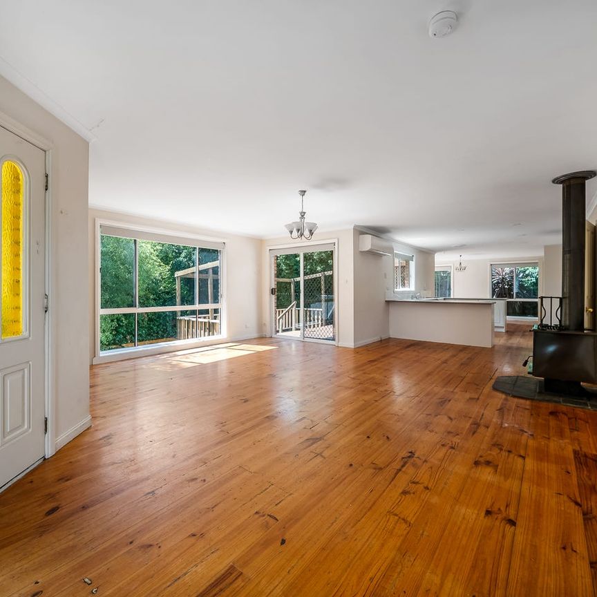 Sunny 3-Bedroom Home in Quiet Cul-de-Sac - Photo 1