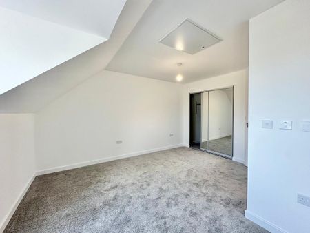 4 bedroom end of terrace house to rent - Photo 3