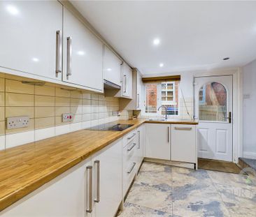 2 bedroom semi-detached house to rent - Photo 6