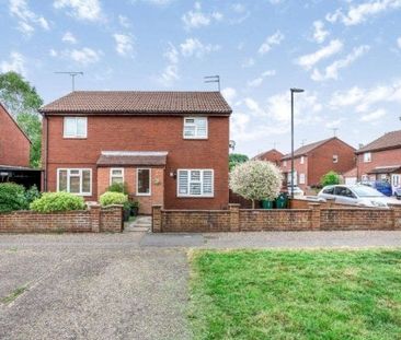 Cottesmore Green 3 bedroom link detached house to rent - Photo 1