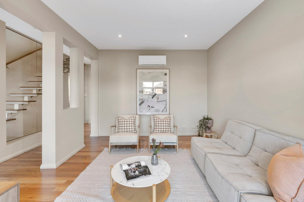 2/36 Strzelecki Cres, Narrabundah ACT 2604 - Townhouse For Rent | Domain - Photo 1