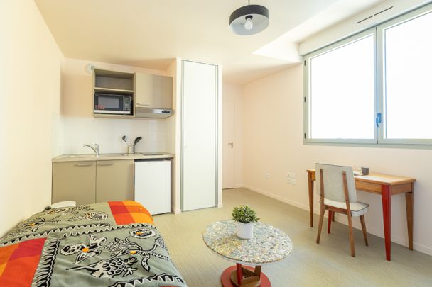 Studio meublé et équipé – Prêt à vivre – Cœur de Tours - Photo 1