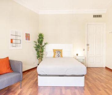 Via Laietana, Barcelona, Catalonia 08003 - Photo 5