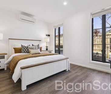 SPACIOUS LUXURY TOWNHOUSE IN A PREMIER LOCATION - Photo 6