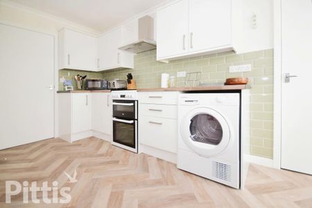 2 bedroom detached bungalow to rent - Photo 2