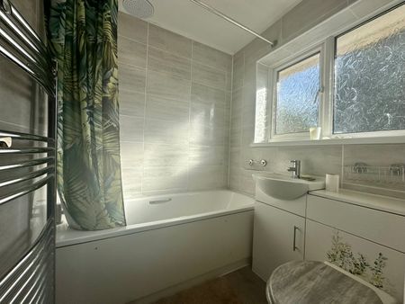 3 bedroom terraced house to rent - Photo 2