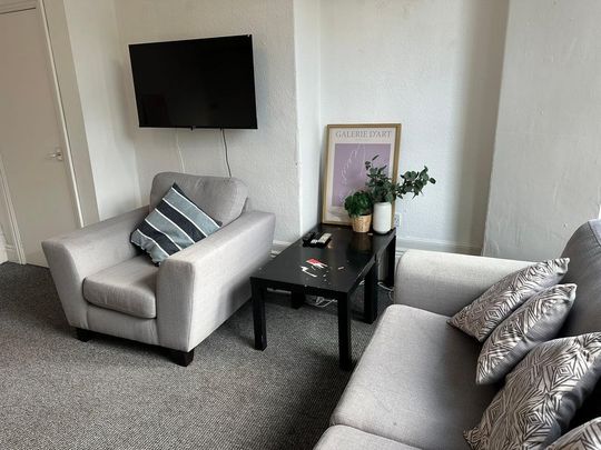 6 bedroom house to rent - Photo 1