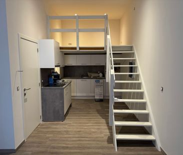 Gelijkvloers studio / volledig vernieuwd / goede ligging - Foto 3
