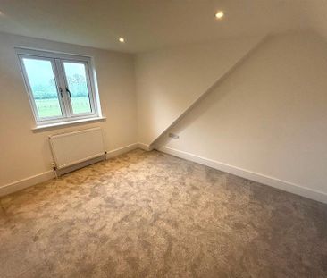 4 bedroom detached house to rent - Photo 4