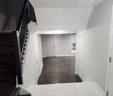 For Lease - 7 Poplar Crescent, Aurora, Ontario - Photo 2