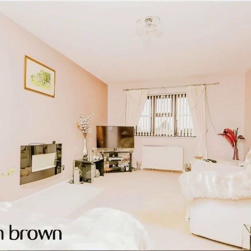 California Close - Photo 1