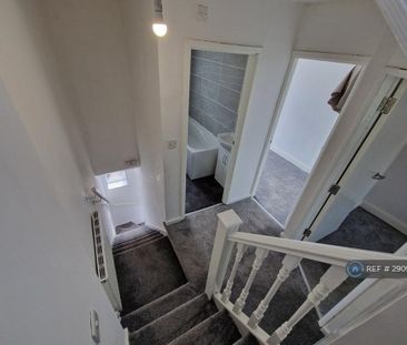 3 bedroom terraced house to rent - Photo 2