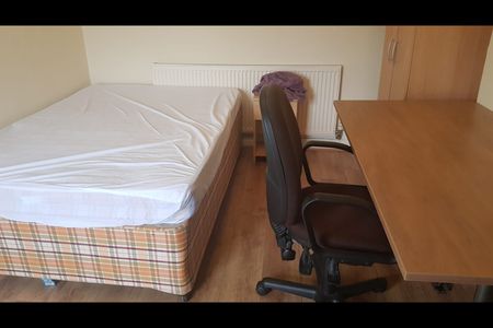 Room in a Shared Flat, Lower Broughton Road, M7 - Photo 4