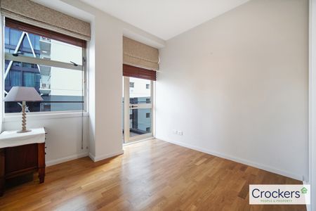 Spacious 3 bedroom 2 Bathroom apartment with amazing views and carpark . - Photo 5
