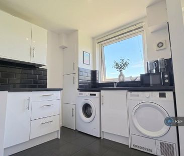 3 bedroom flat to rent - Photo 6