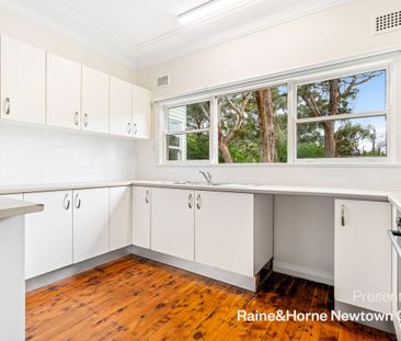 Leafy residence in a sought-after location - Photo 5