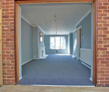 3 bedroom end of terrace house to rent - Photo 4