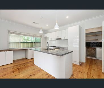 33 Grace Street, White Hills, Vic 3550 - Photo 1