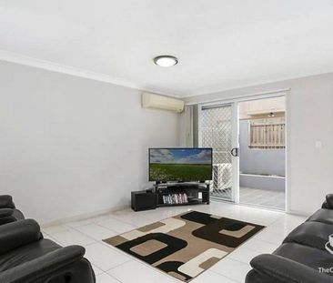 Unit 13*Spacious 3 Bedroom Townhouse * 2.5 Bathrooms * 2 c/p & Storage - Photo 4