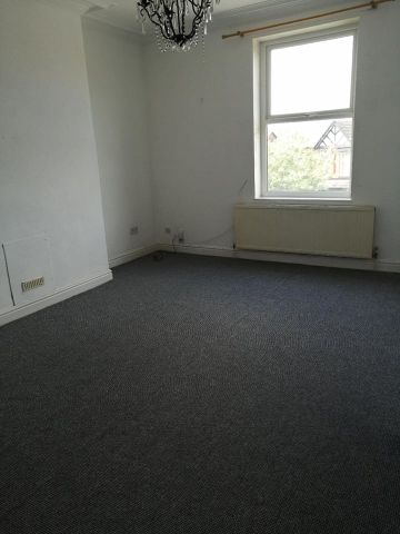 1 Bed Flat, Grange Mount, CH43 - Photo 2