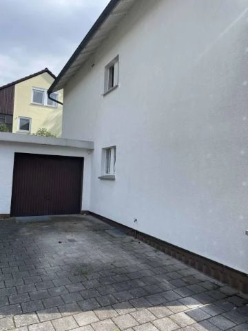 Attraktive 3,5 Zimmer-Wohnung mit eigenem Garten, Kellerraum und Garage in ruhiger Lage - Foto 4