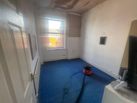 3 bedroom flat to rent - Photo 5