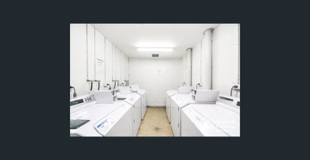 'Global House' - Large Studio with Balcony - Very Rare Find - Photo 2