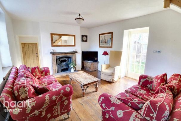 2 bedroom character property to rent - Photo 1