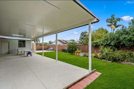 Beautifully Maintained Family Home for Rent - Photo 4