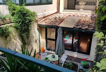 Appia Antica: Luxurious, fully furnished Villa with 5 Bedrooms, 5 baths, large private garden and swimming pool. Beautiful home is lush green setting close to the center. # 651