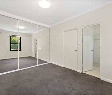 Cozy One Bedroom Unit in Convenient Location - Photo 1