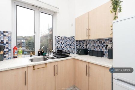 4 bedroom flat to rent - Photo 4