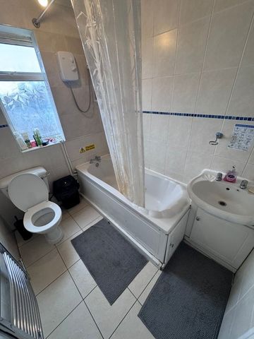 Room in a Shared House, Berne Road, CR7 - Photo 3