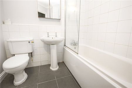 Kempton Court, Kempton Avenue, Sunbury-on-Thames, Surrey, TW16 5PA - Photo 3