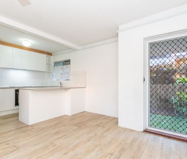 Lovely Renovated Ground Floor 1 Bedroom Unit! - Photo 1